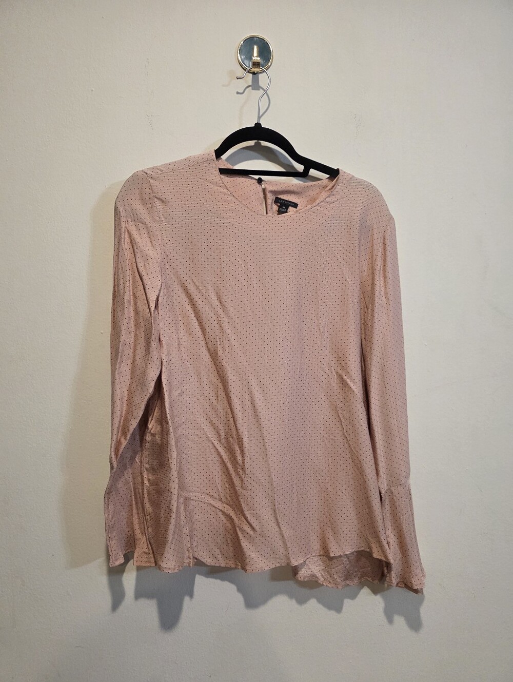 ANN TAYLOR Blush Pink Polka Dot Bell Sleeve Blouse Top Keyhole Back M